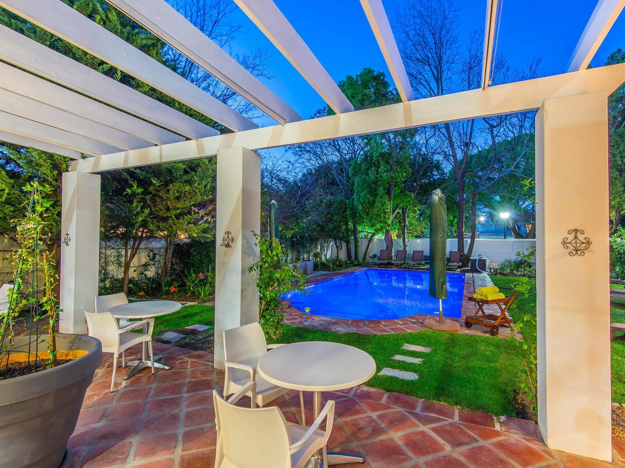Summerwood Guest House Стеленбош Екстериор снимка