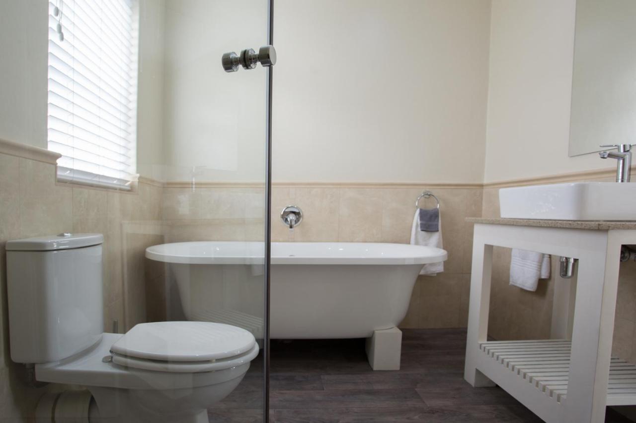 Summerwood Guest House Стеленбош Стая снимка