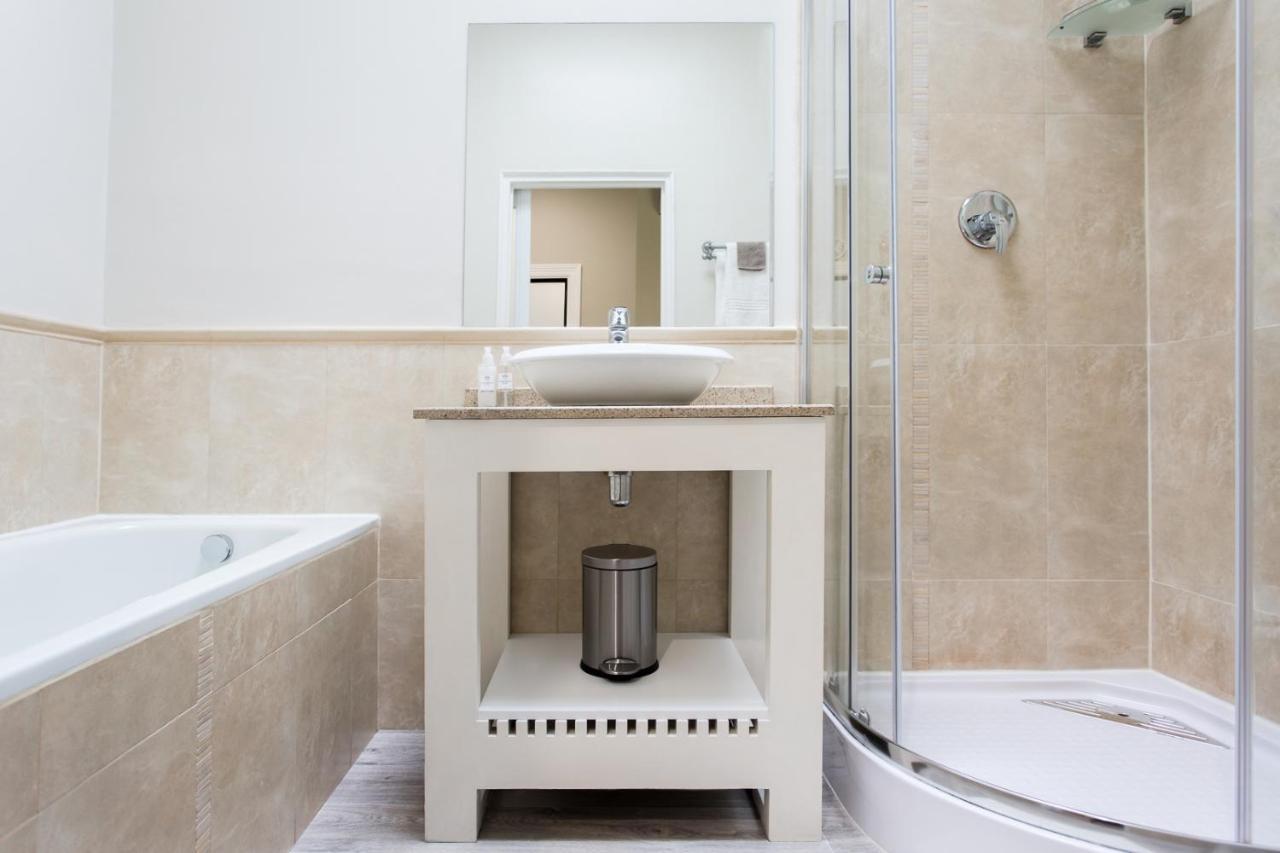 Summerwood Guest House Стеленбош Стая снимка